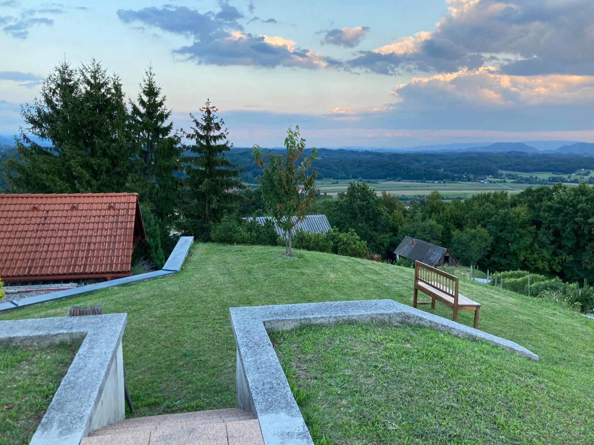 Morning Coffee W A View :) Apartamento Podčetrtek Exterior foto